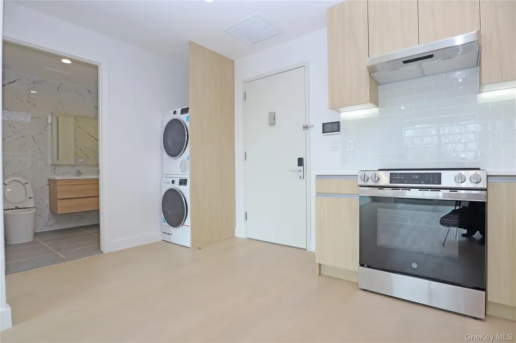 15002 Northern Bloulevard Flushing NY 11354