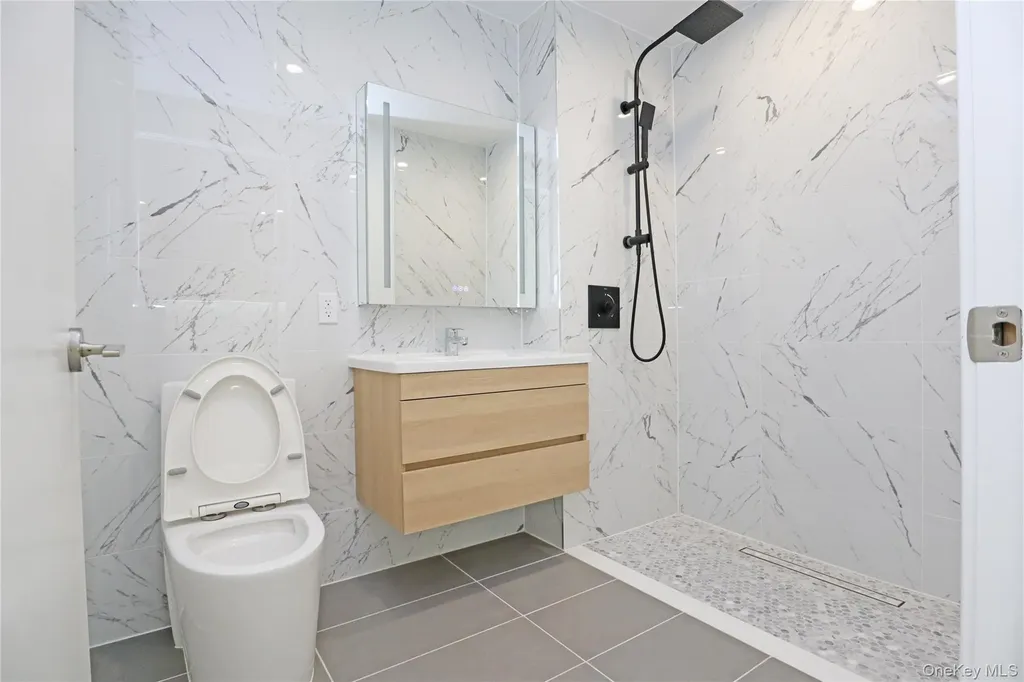 15002 Northern Bloulevard Flushing NY 11354