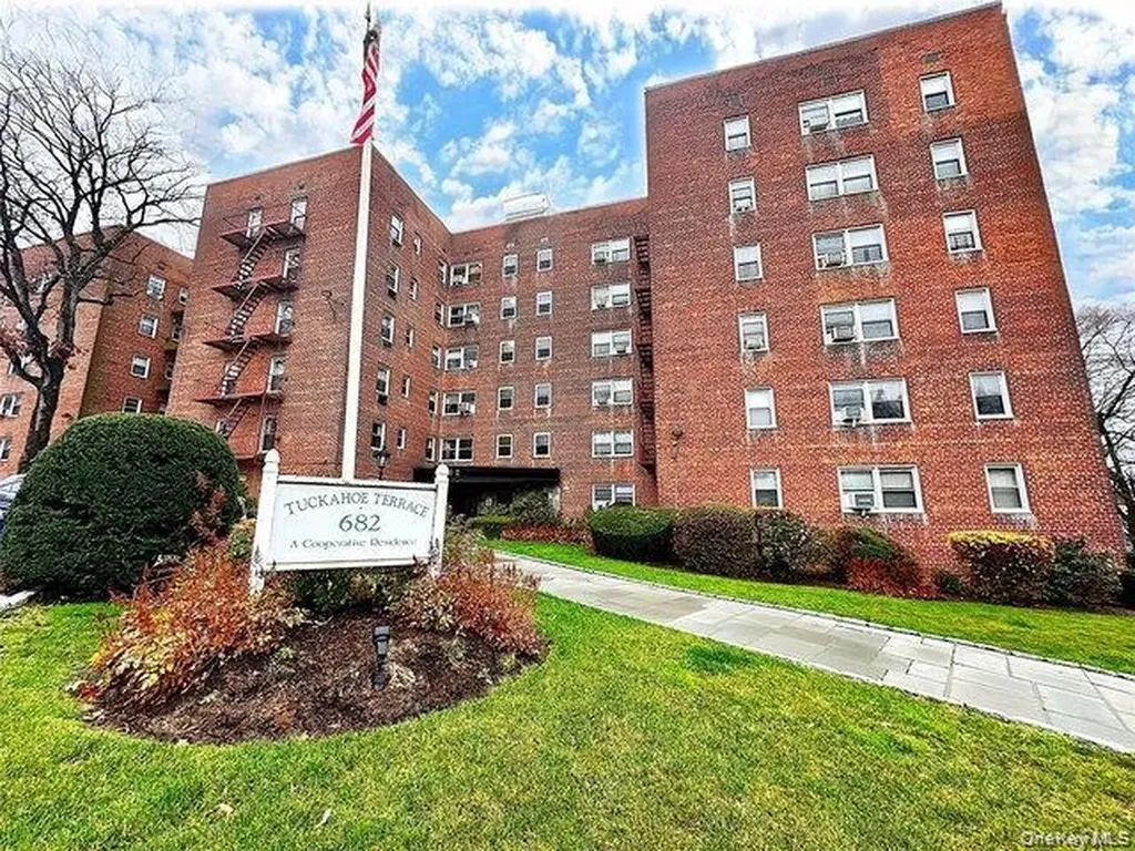 682 Tuckahoe Road Yonkers NY 10710