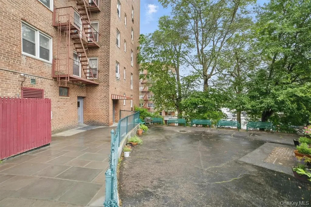 682 Tuckahoe Road Yonkers NY 10710