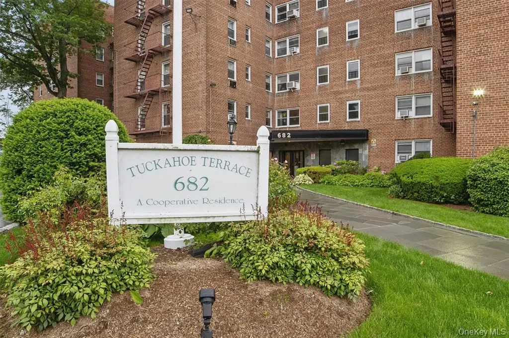 682 Tuckahoe Road Yonkers NY 10710