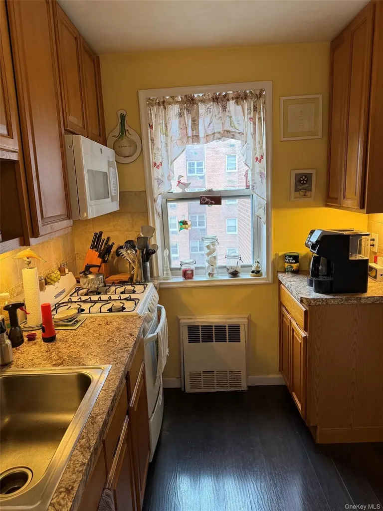 682 Tuckahoe Road Yonkers NY 10710
