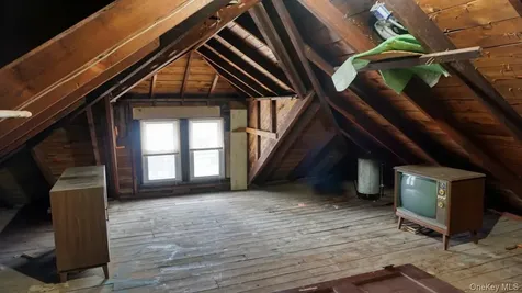 64 Ketewamoke Avenue Babylon NY 11702