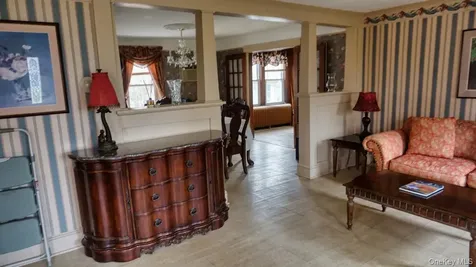 64 Ketewamoke Avenue Babylon NY 11702