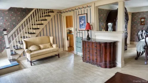 64 Ketewamoke Avenue Babylon NY 11702