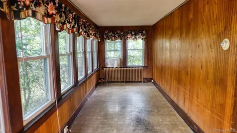 64 Ketewamoke Avenue Babylon NY 11702