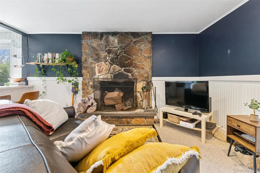 5 Rutyna Circle Hampton Bays NY 11946