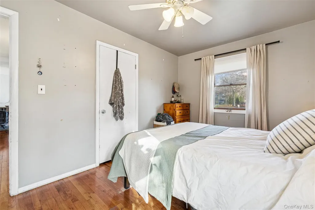 5 Rutyna Circle Hampton Bays NY 11946