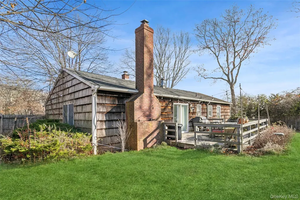 5 Rutyna Circle Hampton Bays NY 11946