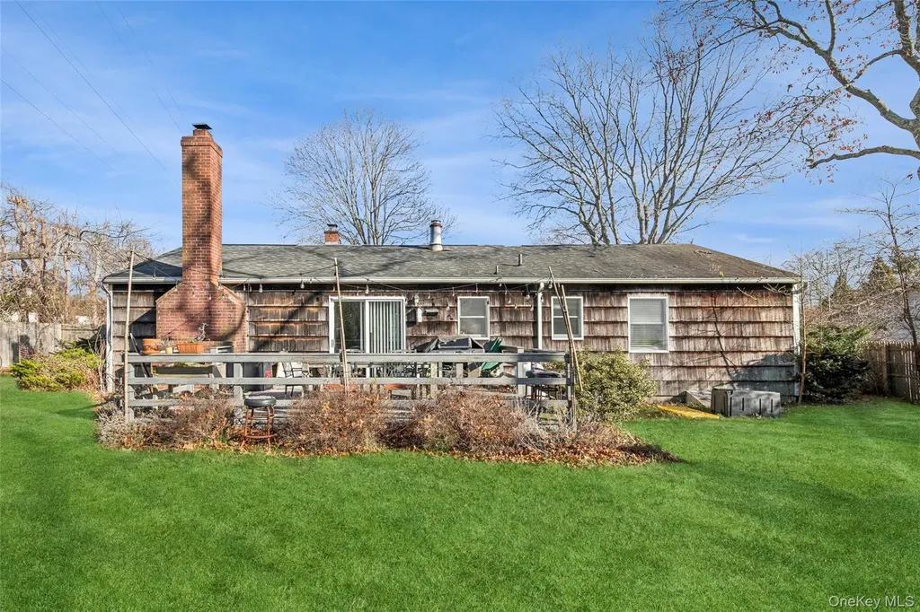 5 Rutyna Circle Hampton Bays NY 11946