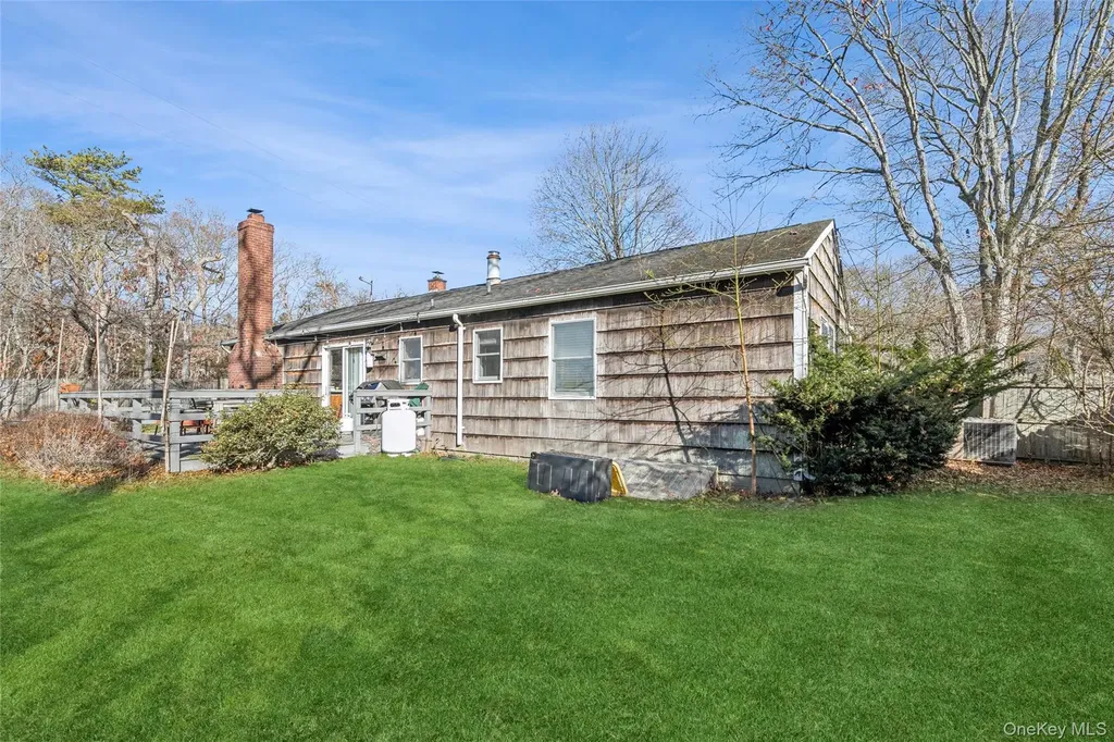 5 Rutyna Circle Hampton Bays NY 11946
