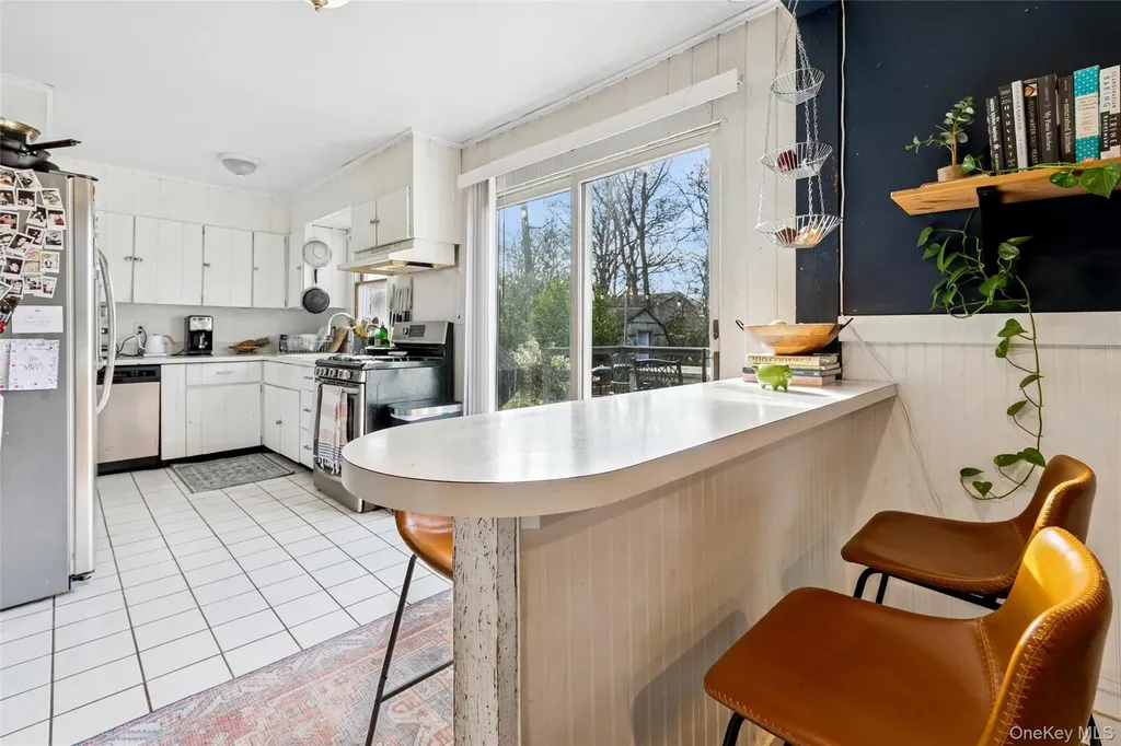 5 Rutyna Circle Hampton Bays NY 11946