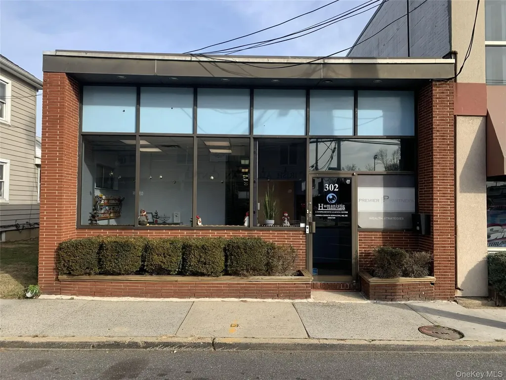 302 Willis Avenue Mineola NY 11501