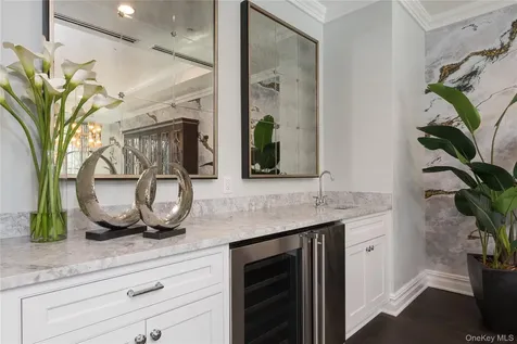 3000 Royal Court North Hills NY 11040