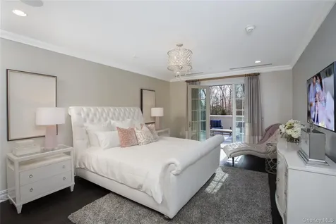3000 Royal Court North Hills NY 11040