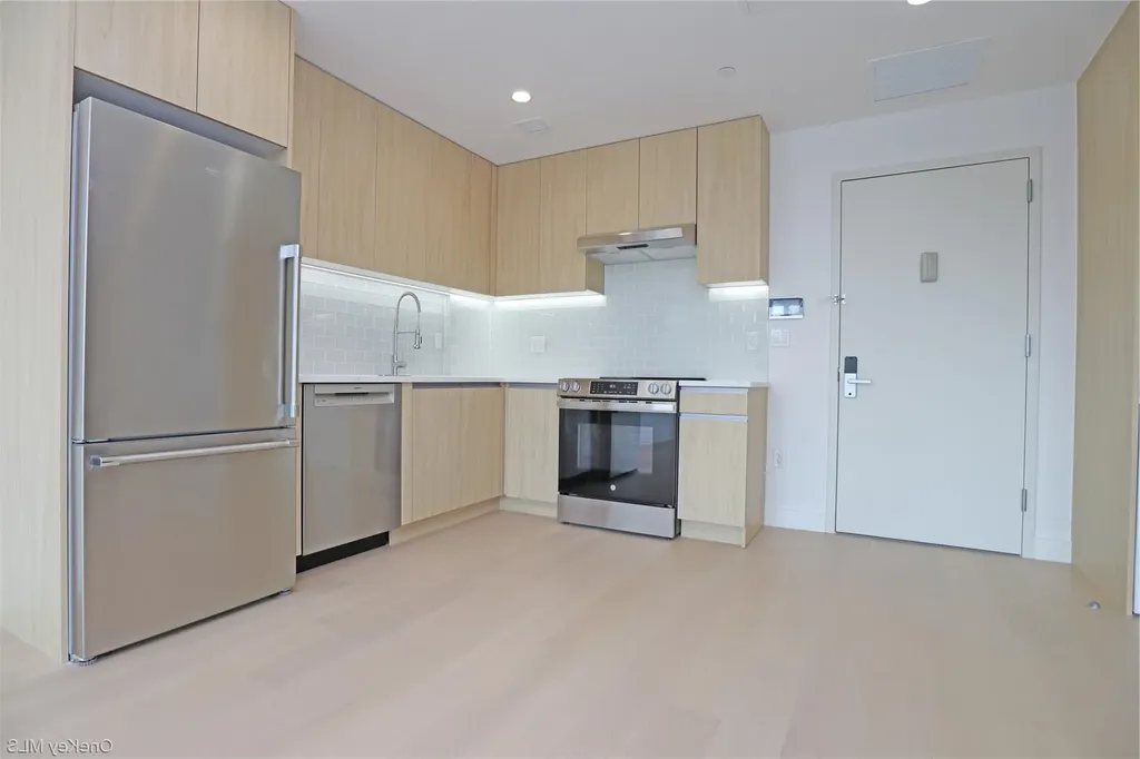 15002 Northern Bloulevard Flushing NY 11354