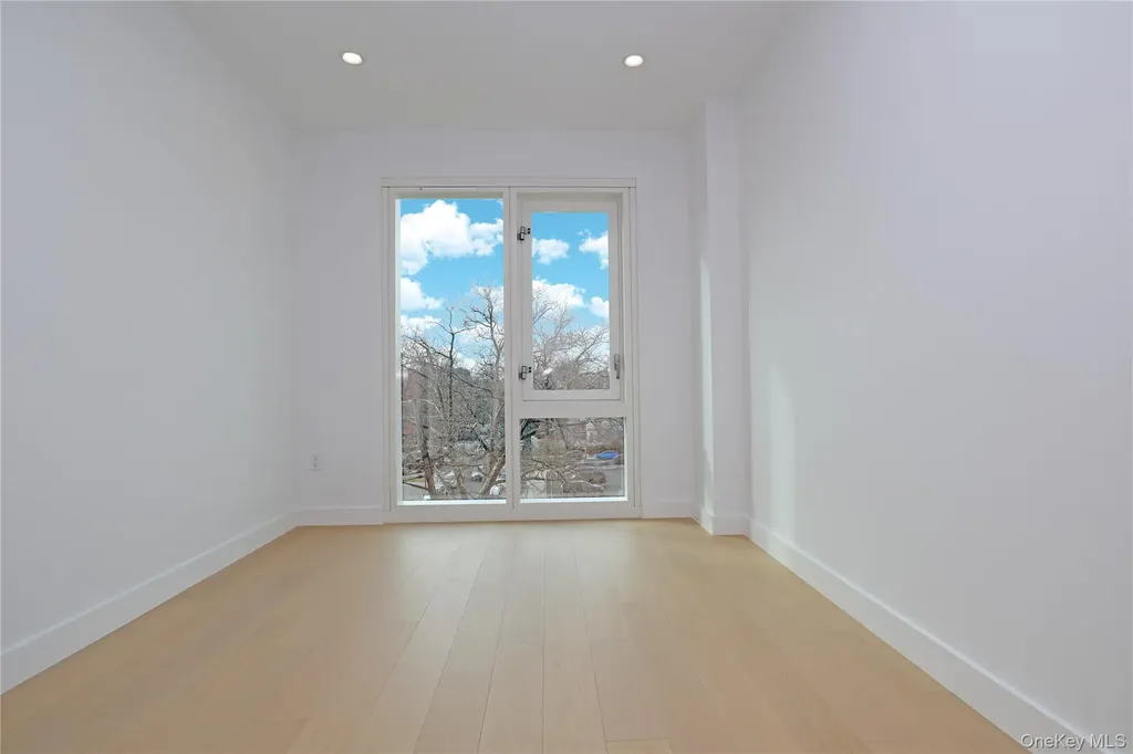 15002 Northern Bloulevard Flushing NY 11354