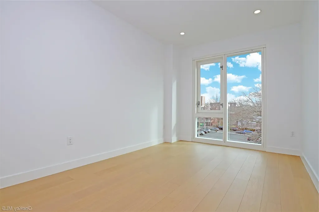 15002 Northern Bloulevard Flushing NY 11354