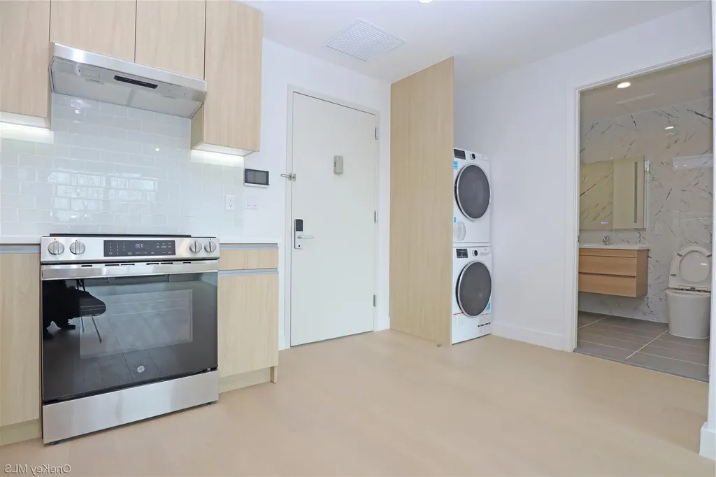 15002 Northern Bloulevard Flushing NY 11354