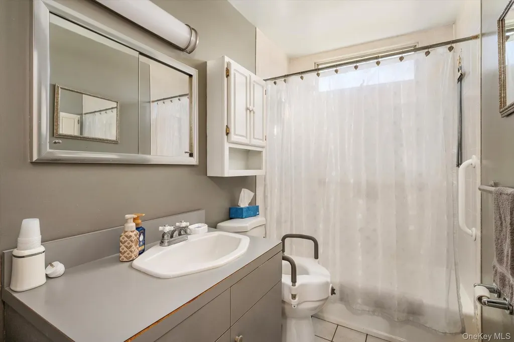 1 Shawnee Lane Commack NY 11725