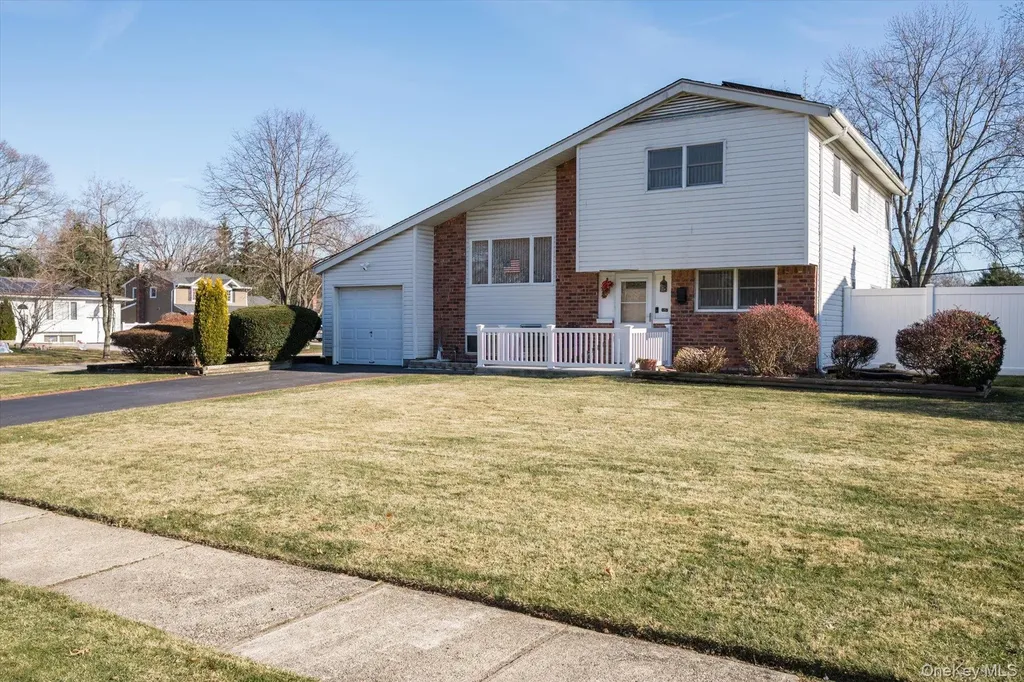 1 Shawnee Lane Commack NY 11725