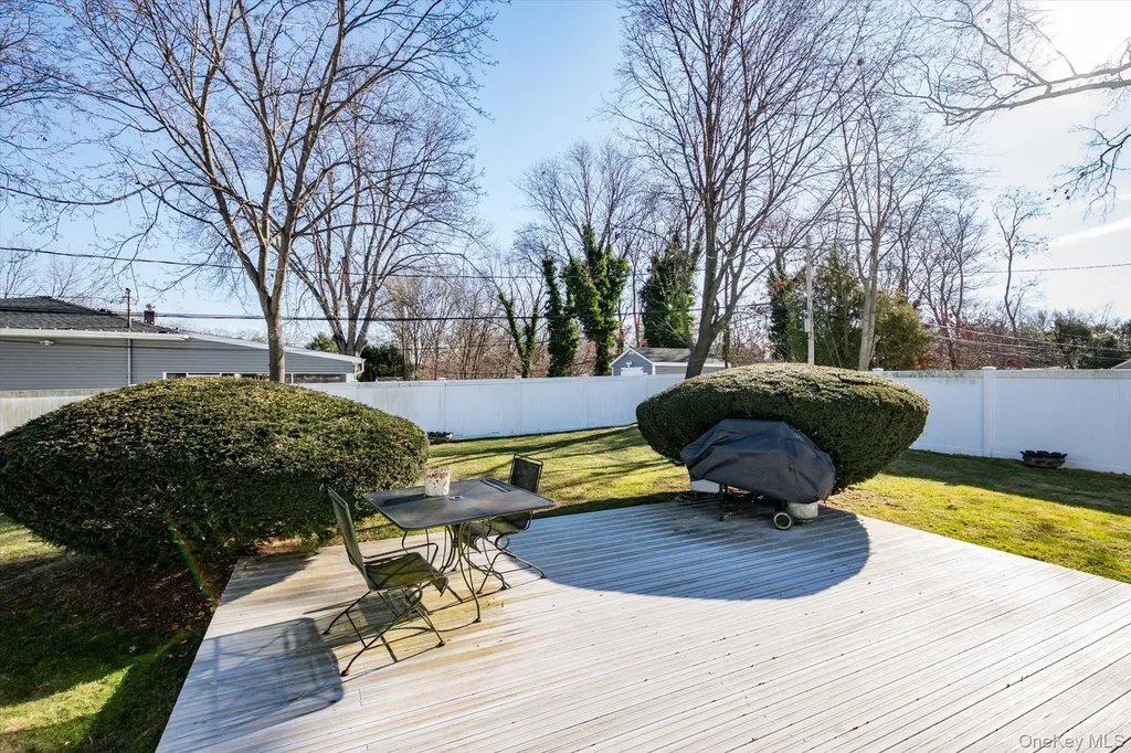 1 Shawnee Lane Commack NY 11725