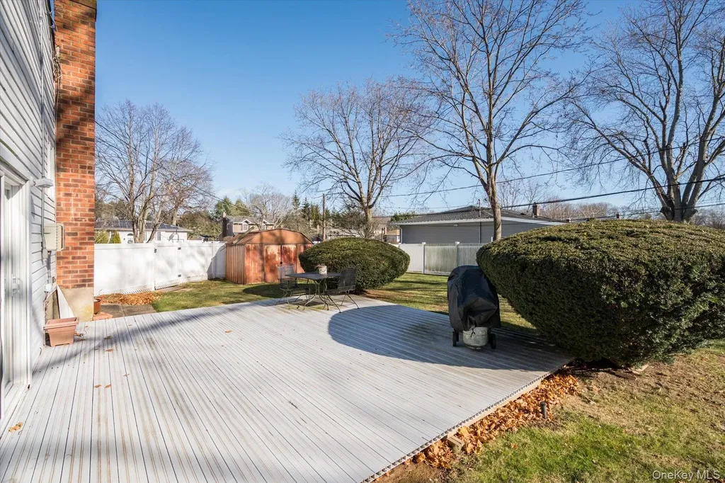 1 Shawnee Lane Commack NY 11725