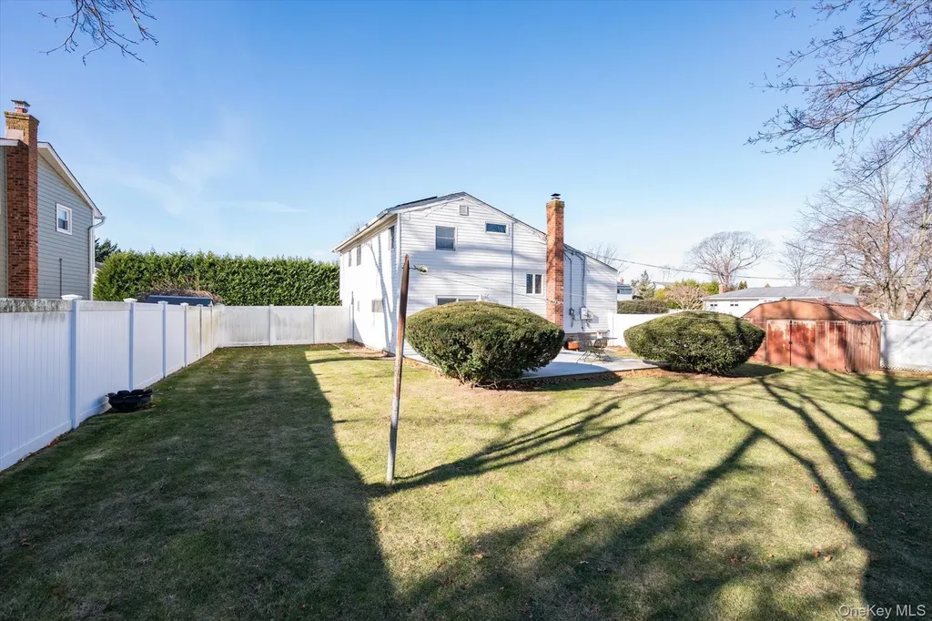 1 Shawnee Lane Commack NY 11725