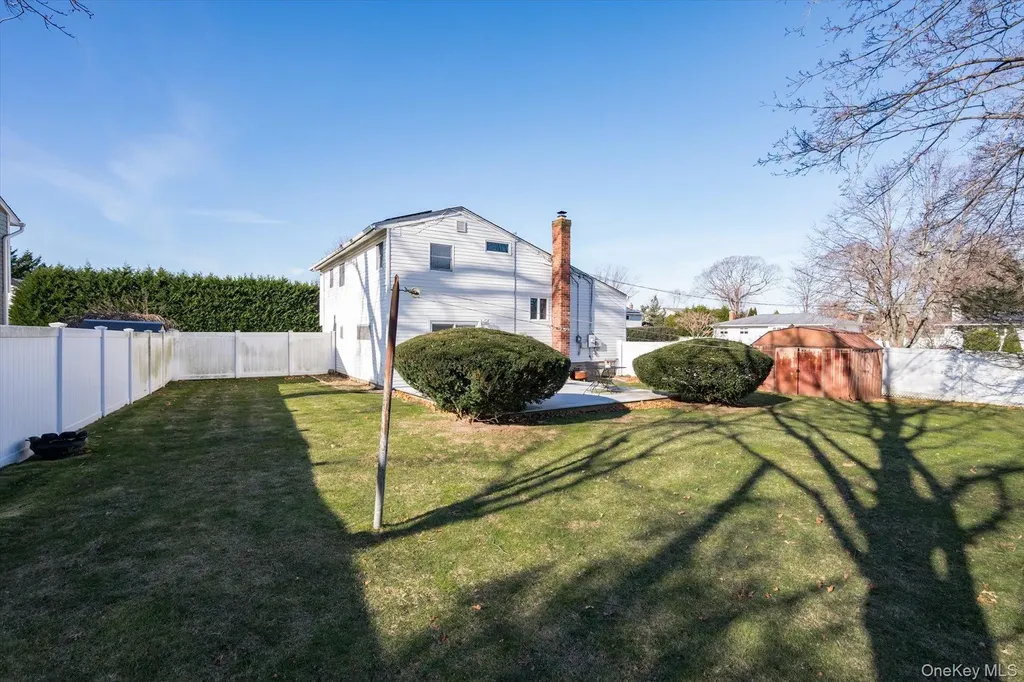1 Shawnee Lane Commack NY 11725