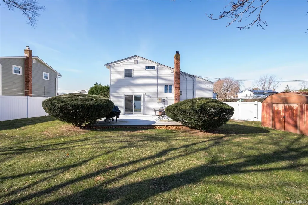 1 Shawnee Lane Commack NY 11725