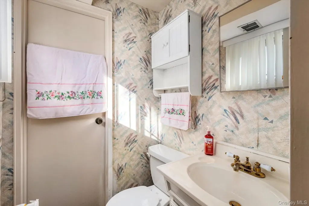 1 Shawnee Lane Commack NY 11725