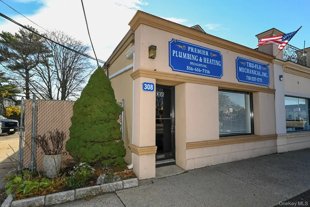 308 Jericho New Hyde Park NY 11040
