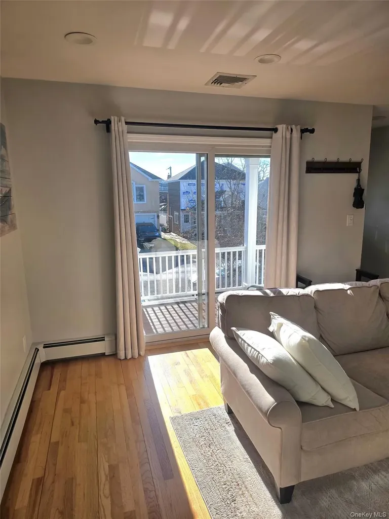 359 E Pine Street Long Beach NY 11561