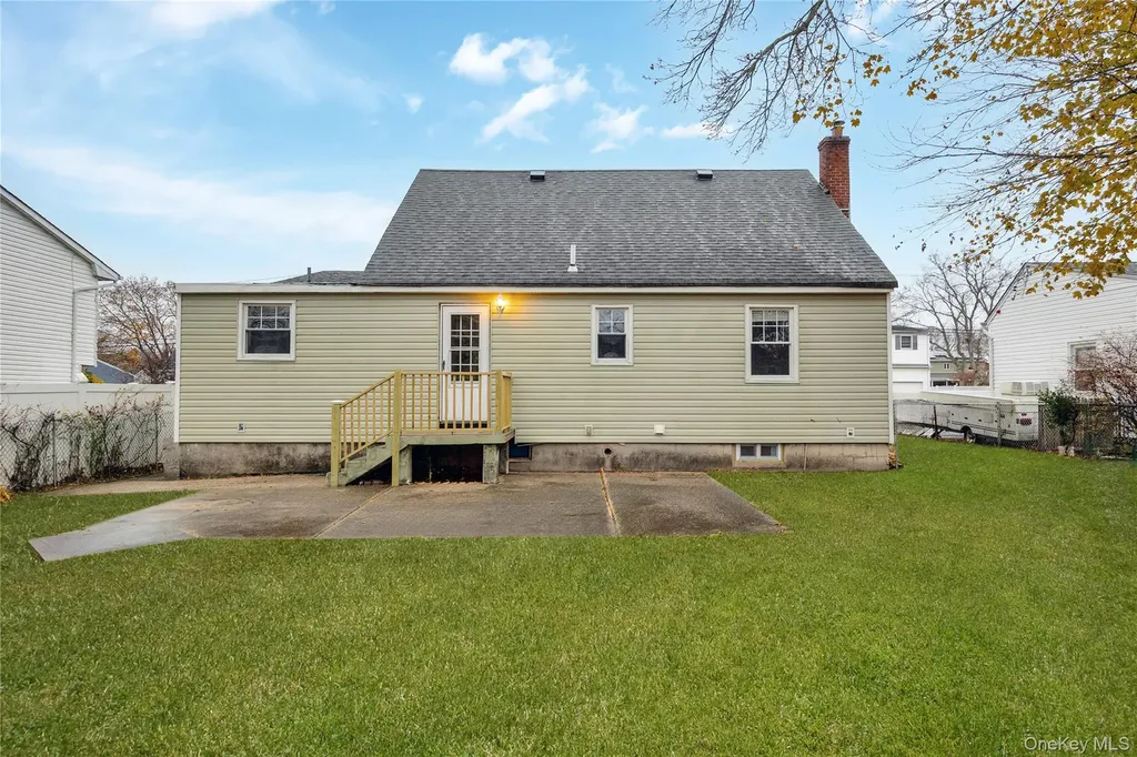 842 Brook Street West Babylon NY 11704