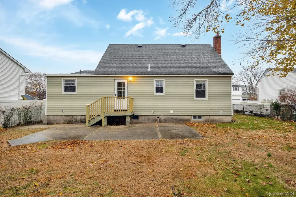 842 Brook Street West Babylon NY 11704