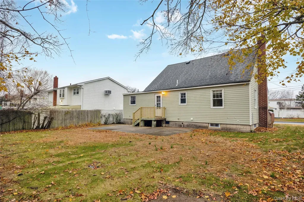 842 Brook Street West Babylon NY 11704