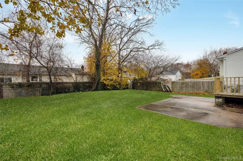 842 Brook Street West Babylon NY 11704