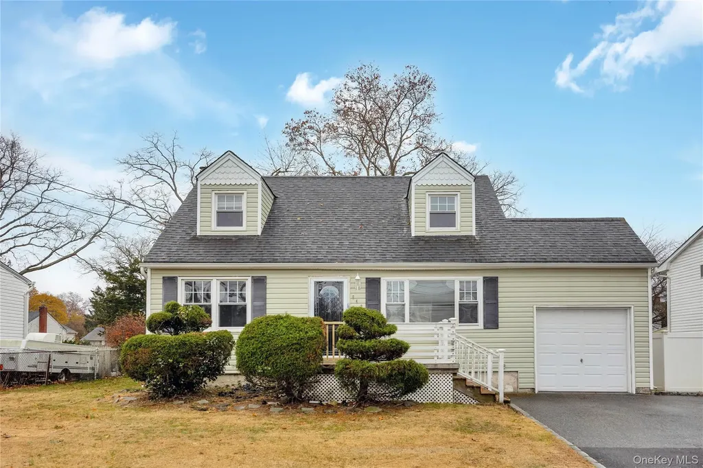 842 Brook Street West Babylon NY 11704