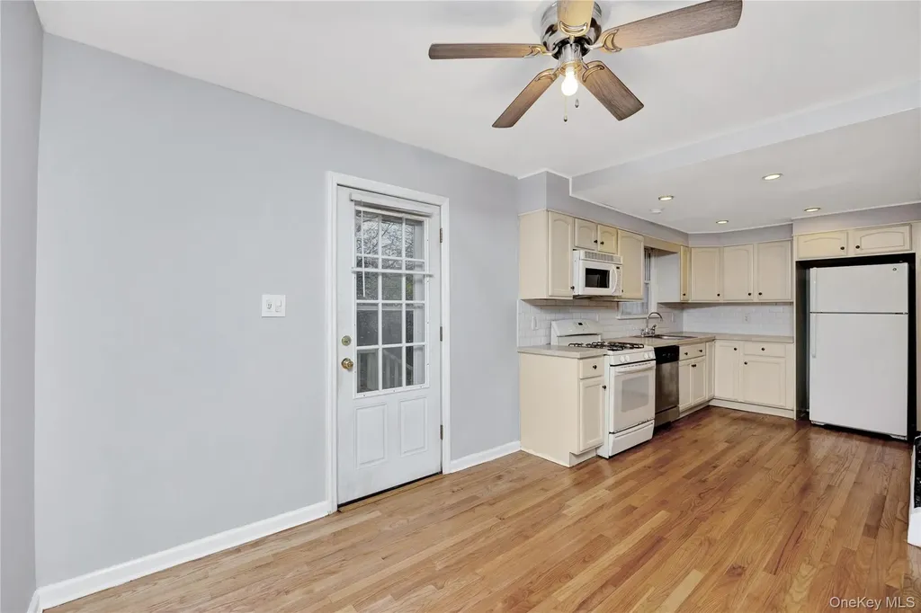 842 Brook Street West Babylon NY 11704