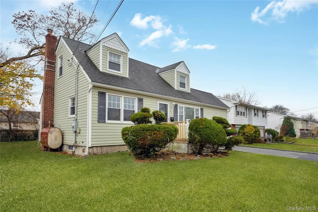 842 Brook Street West Babylon NY 11704