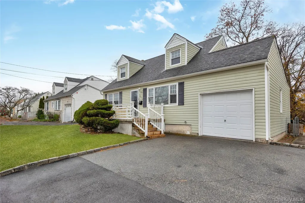 842 Brook Street West Babylon NY 11704