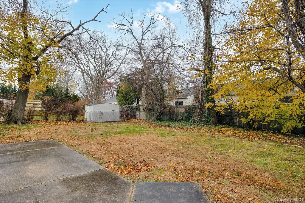842 Brook Street West Babylon NY 11704