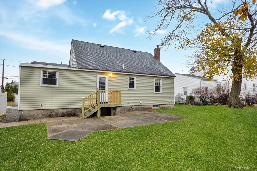 842 Brook Street West Babylon NY 11704
