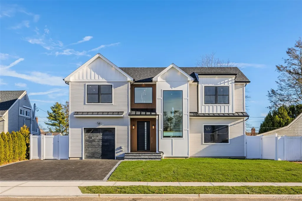 12 Friends Lane Westbury NY 11590
