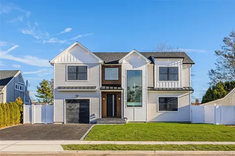 12 Friends Lane Westbury NY 11590
