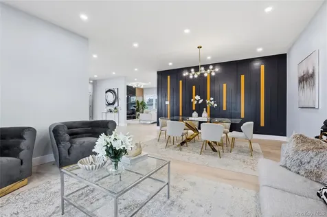 12 Friends Lane Westbury NY 11590