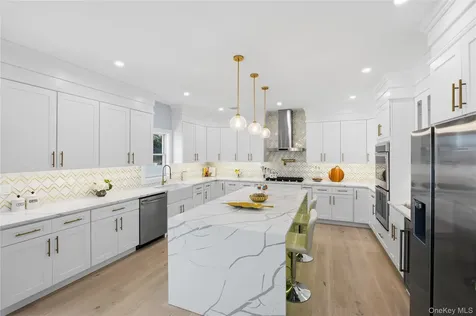 12 Friends Lane Westbury NY 11590