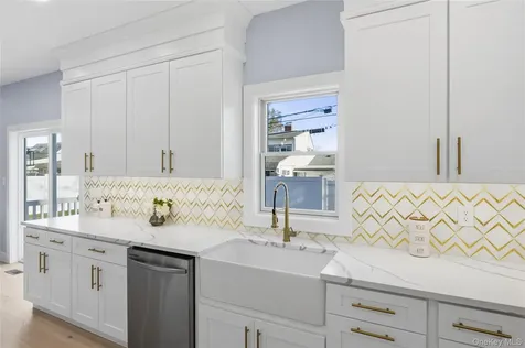 12 Friends Lane Westbury NY 11590