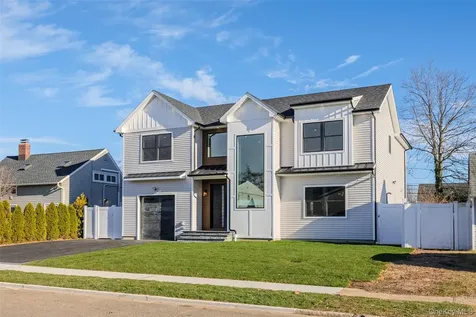 12 Friends Lane Westbury NY 11590