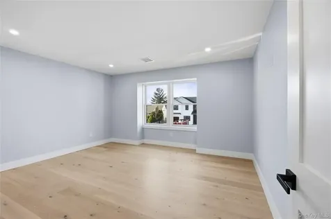 12 Friends Lane Westbury NY 11590
